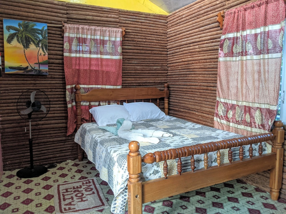 Traditional Cabin, 1 Bedroom, Garden View, Beachfront photo 2