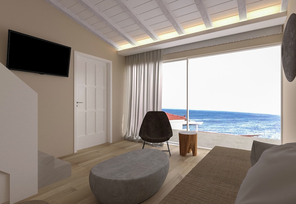 Deluxe Suite, Sea View photo 2