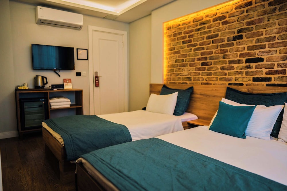 Family Triple Room, Multiple Beds photo 2