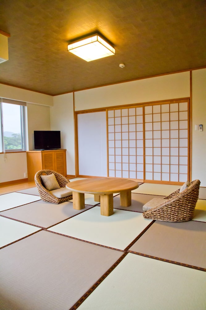 Japanese Traditional Room with 4 Futon, Mountain View photo 2