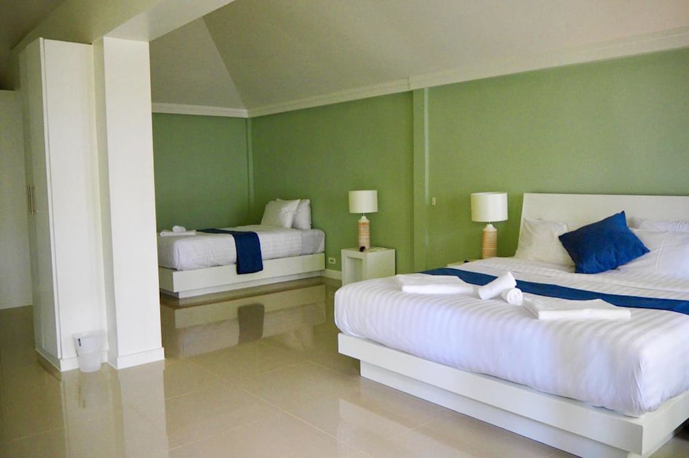 Family Quadruple Room, Multiple Beds