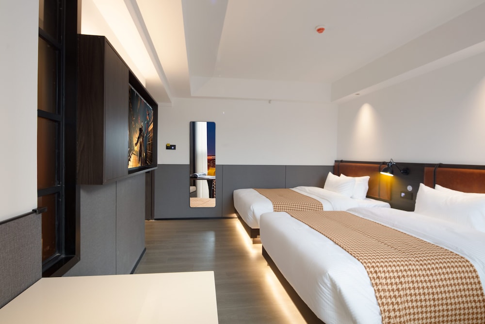 Basic Twin Room, City View photo 2