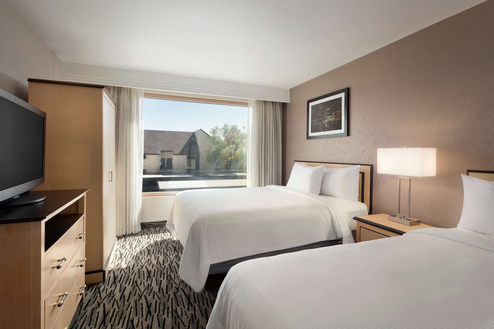 Suite, 2 Queen Beds (Conference) photo 2