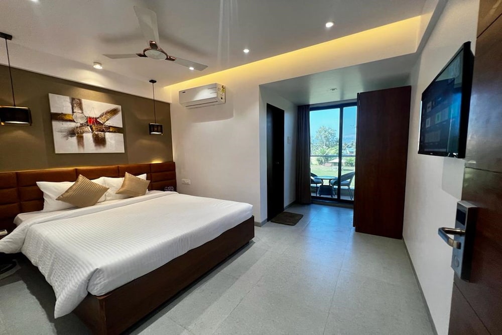 Deluxe Forest View room