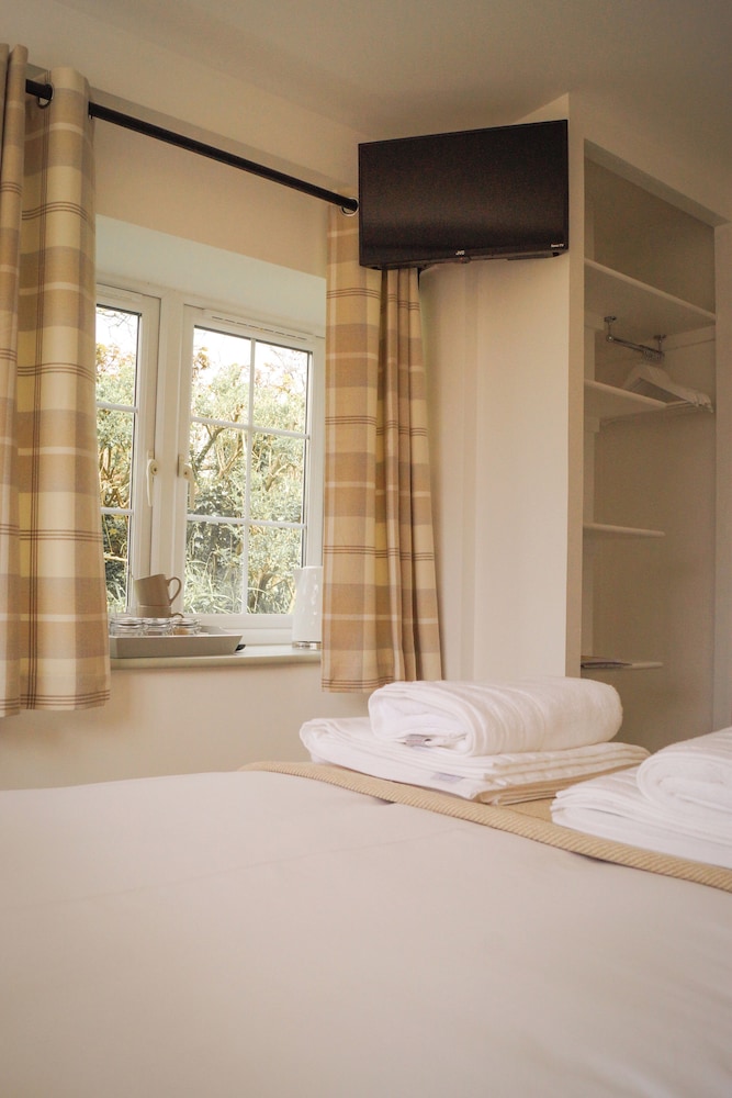 Economy Double Room, Private Bathroom, Courtyard View photo 3