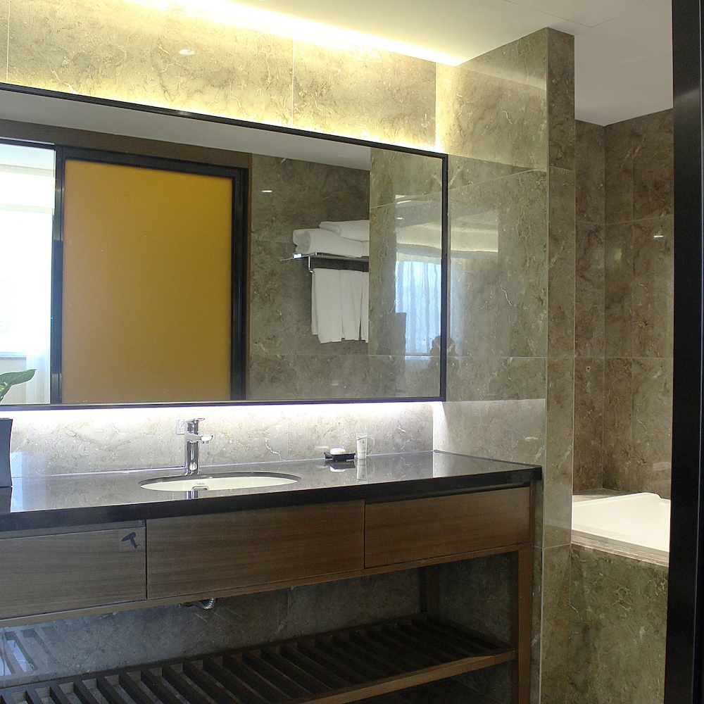 Executive Suite King Room photo 3