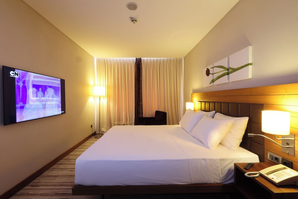 Standard Suite, 1 Bedroom - Photo 8