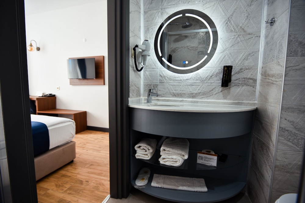 Deluxe Room, 1 Bedroom - Photo 3