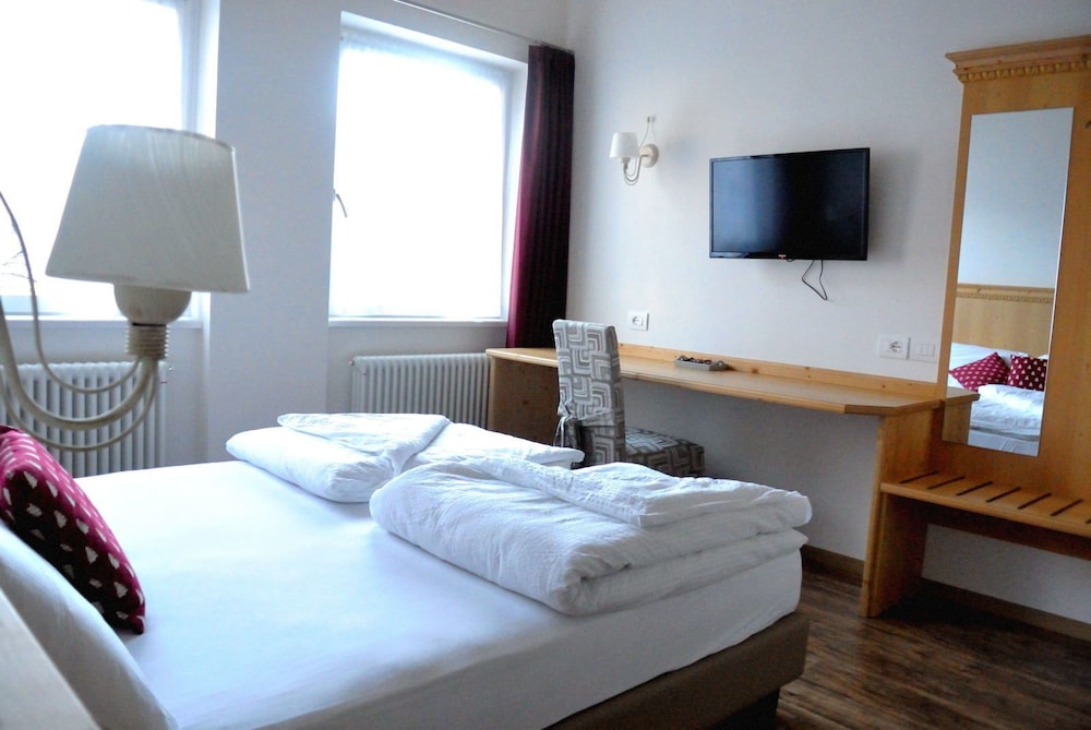 Basic Double Room, 1 Queen Bed photo 1