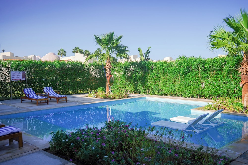 Lagoon Duplex Swim Up Suite