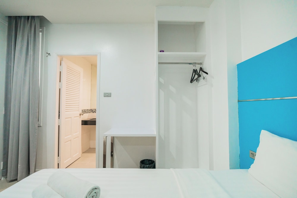 Standard Double or Twin Room, No Windows - Photo 6