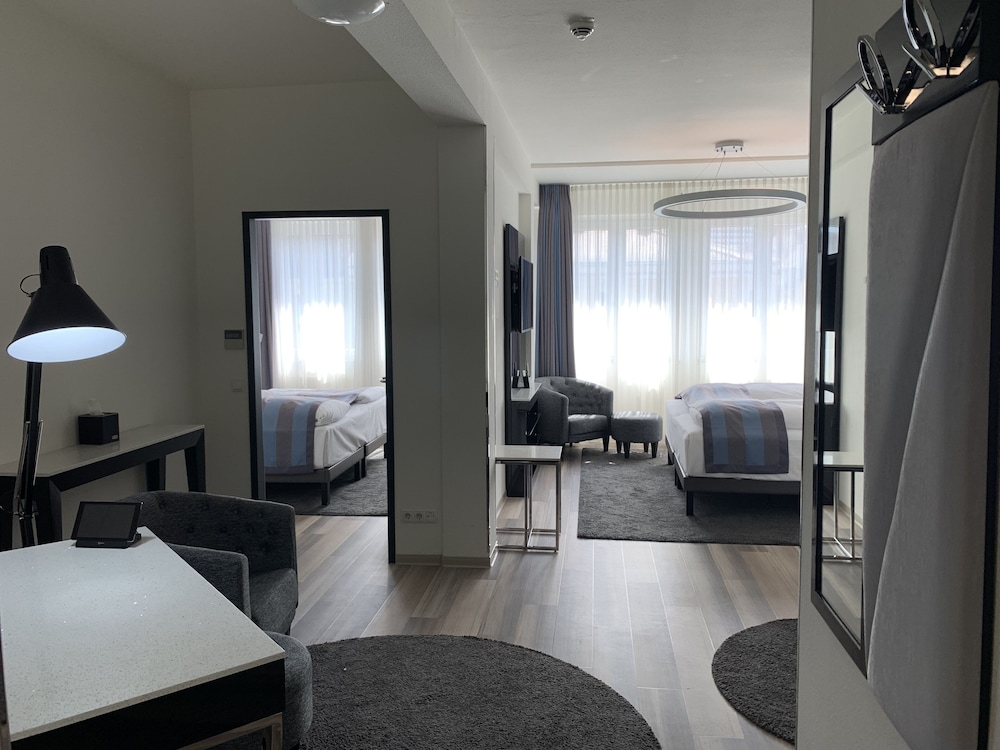 Privilege, Suite, 1 Double Bed - Photo 3