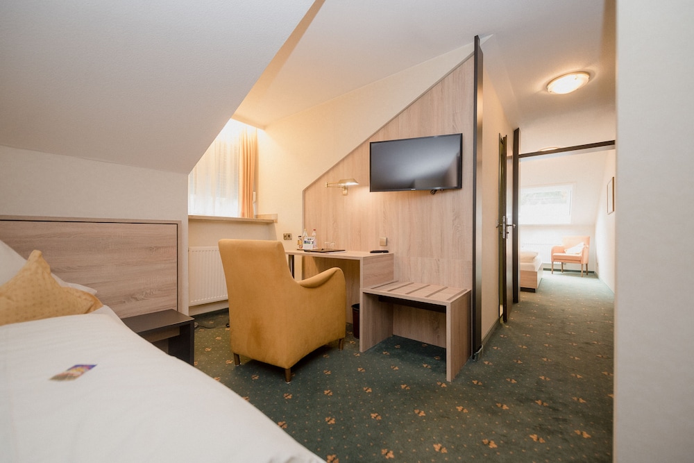 Basic Quadruple Room photo 2