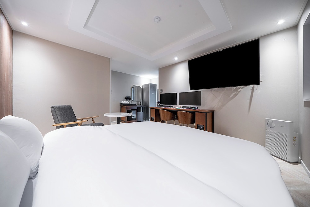 Deluxe Double Room, City View photo 3