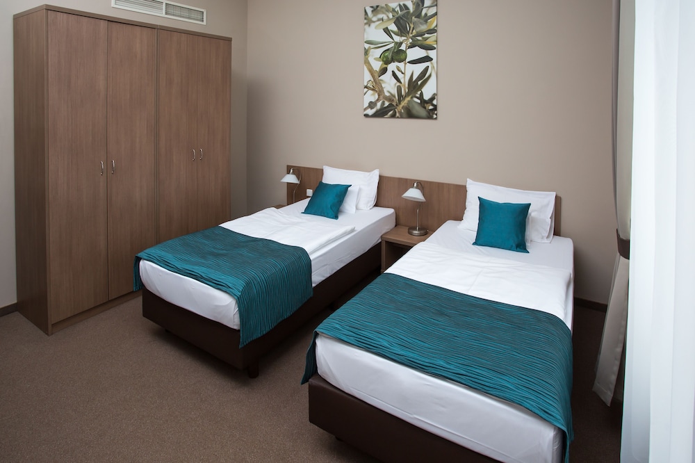 Standard Twin Room - Photo 3