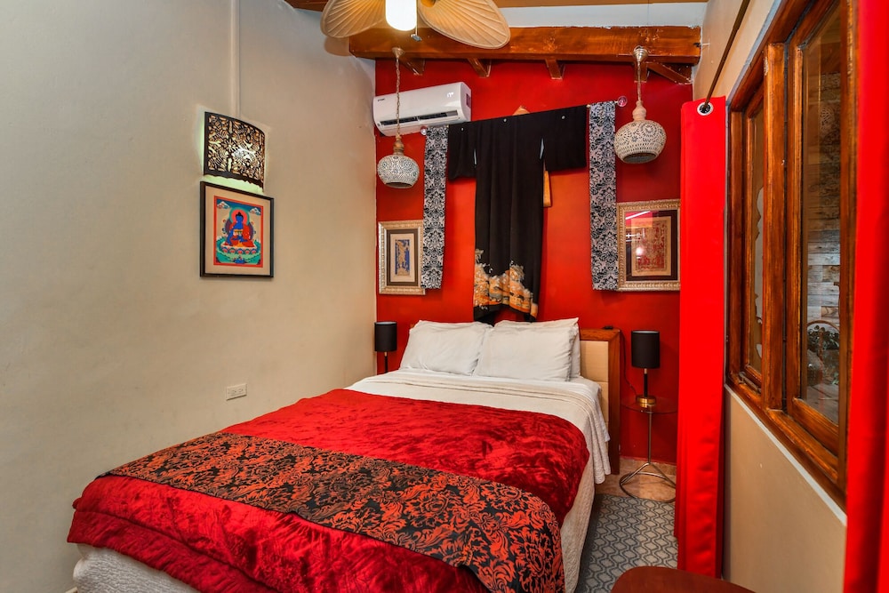 Design Studio, 1 Queen Bed, Private Bathroom, Garden View photo 3