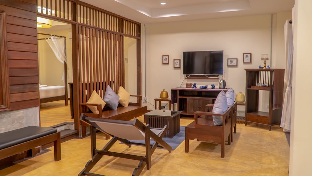 Family Room photo 3