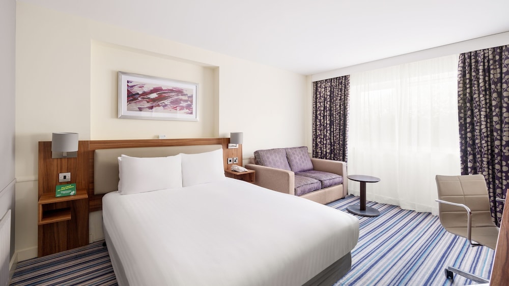 Standard Room, 1 Queen Bed with Sofa bed - Photo 10