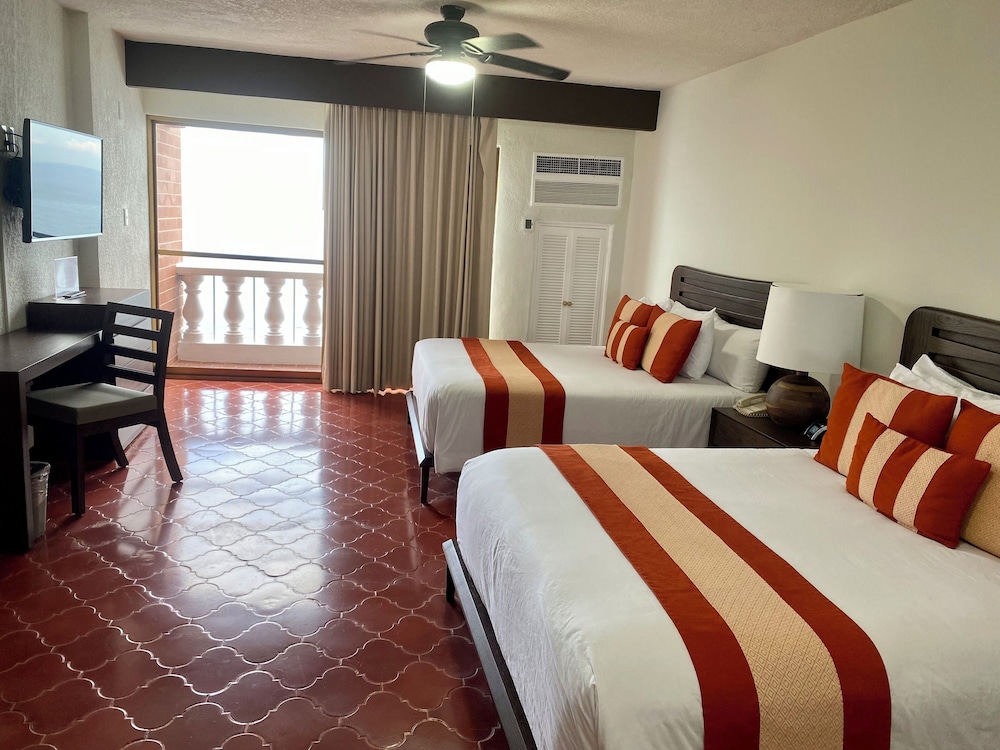Deluxe Studio, 2 Queen Beds, Non Smoking, Ocean View (Kitchenette, Balcony) - Photo 3