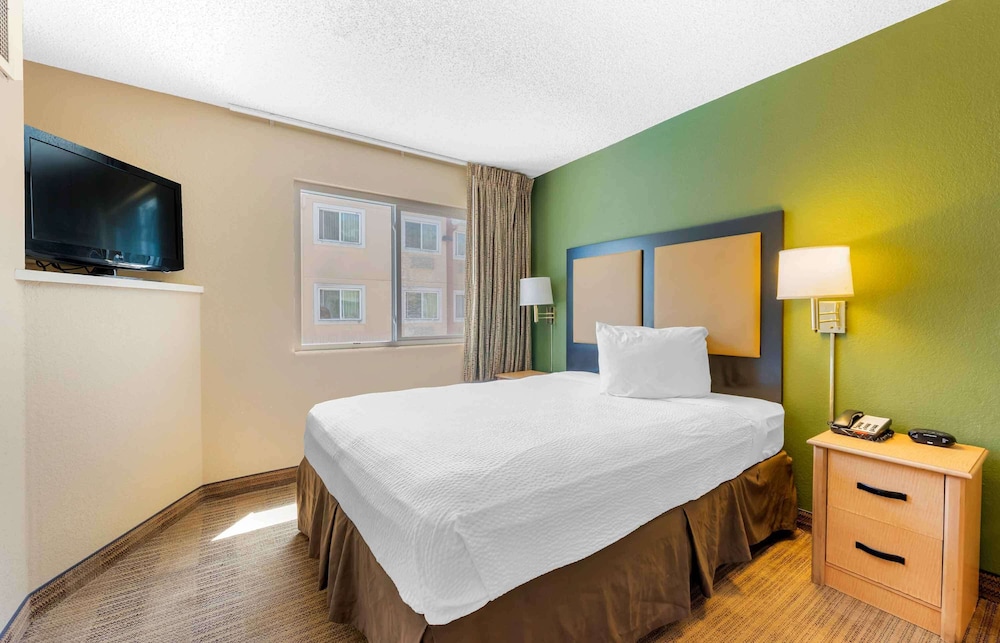 Suite, 1 Queen Bed with Sofa bed, Non Smoking - Photo 1