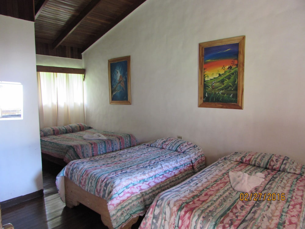 Basic Triple Room, 1 Bedroom, Mountain View, Garden Area photo 2