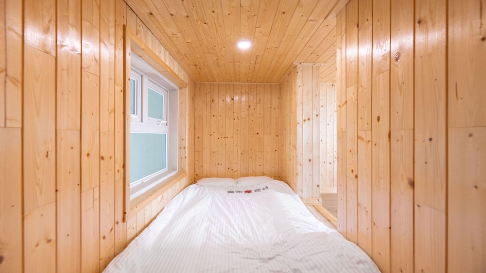 Basic Room, 1 Bedroom (Pine 302 (All-Season BBQ, 3 Beds)) - Photo 7