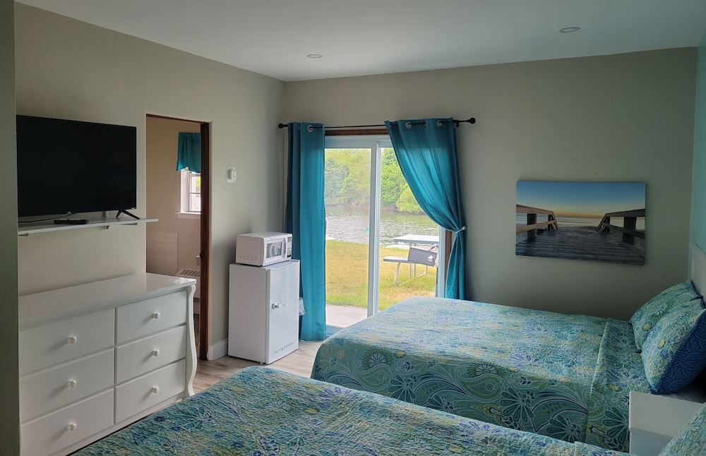 Room, 2 Double Beds, River View photo 1
