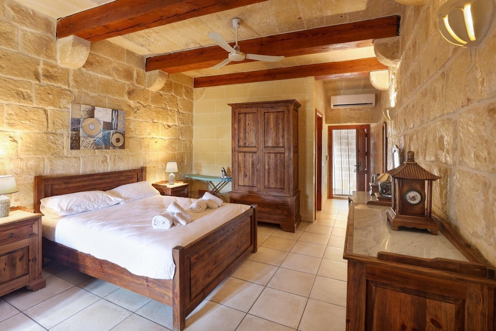 Villa photo 2