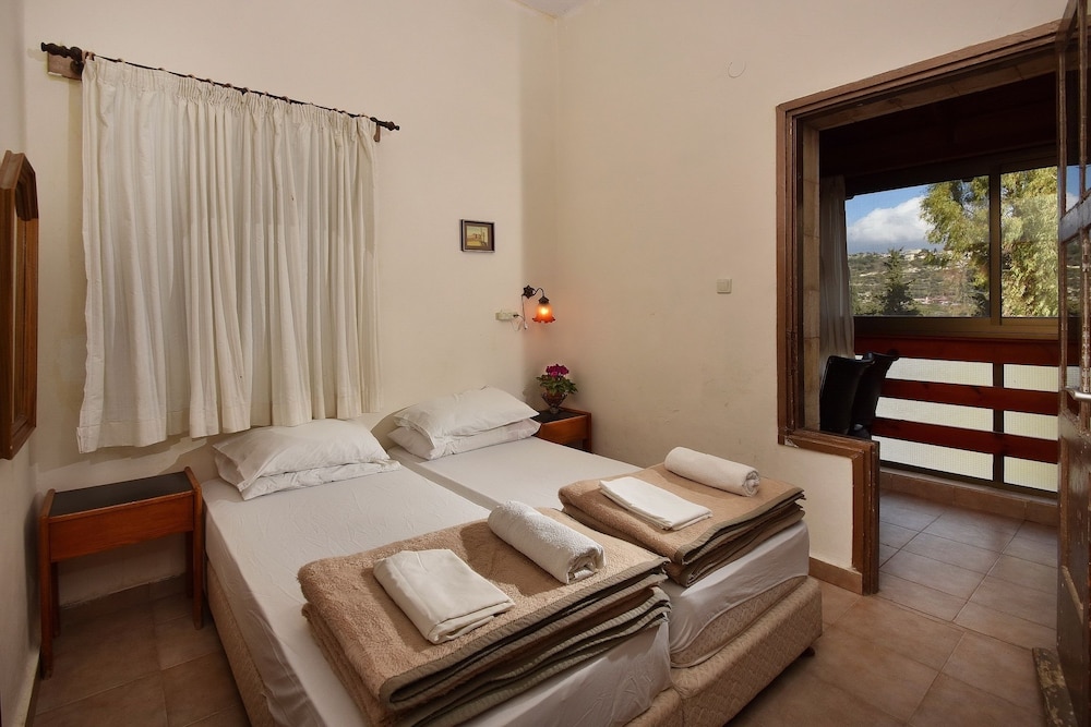 Basic Triple Room photo 1
