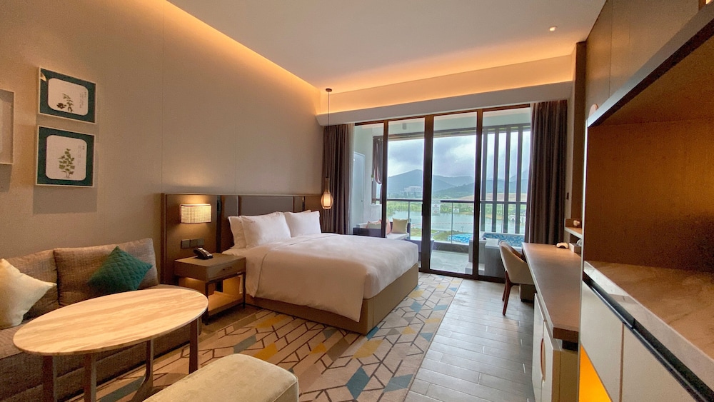 Standard Room, 1 King Bed, Lake View - Photo 14