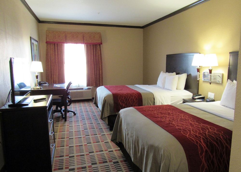 Standard Room, Multiple Beds, Non Smoking (Lower Floor) photo 2
