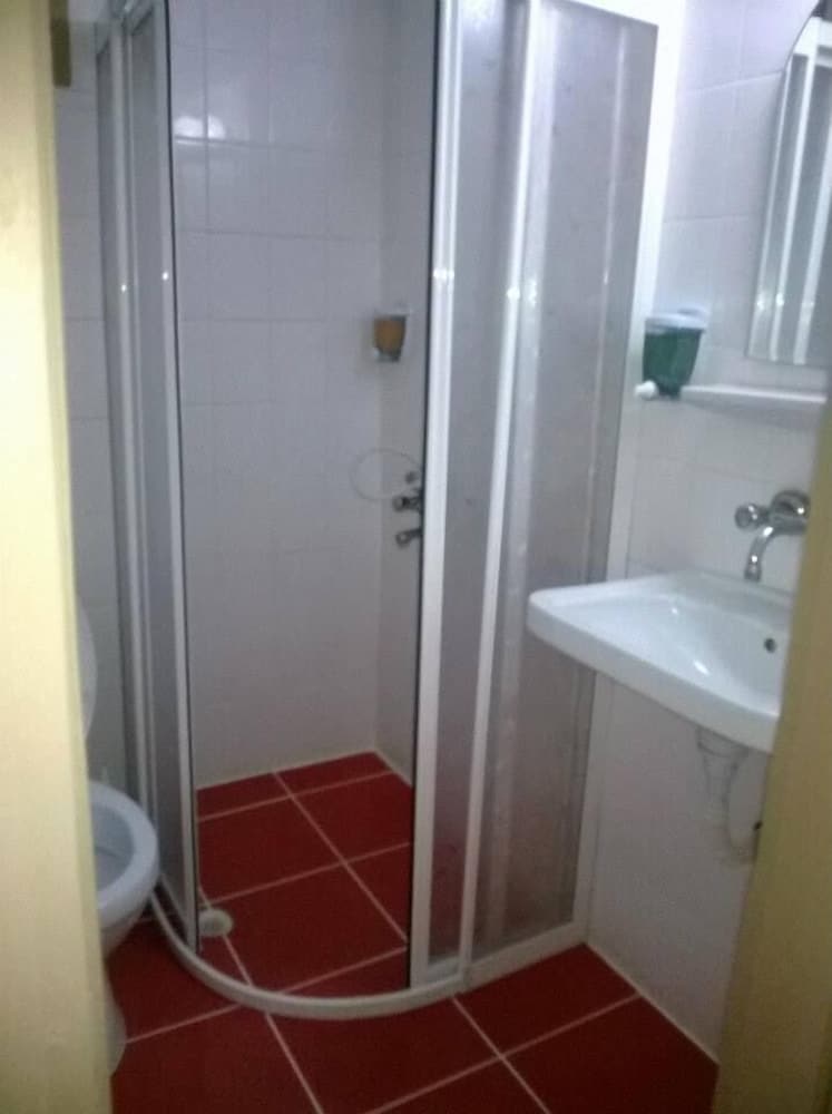 Standard Double or Twin Room photo 3