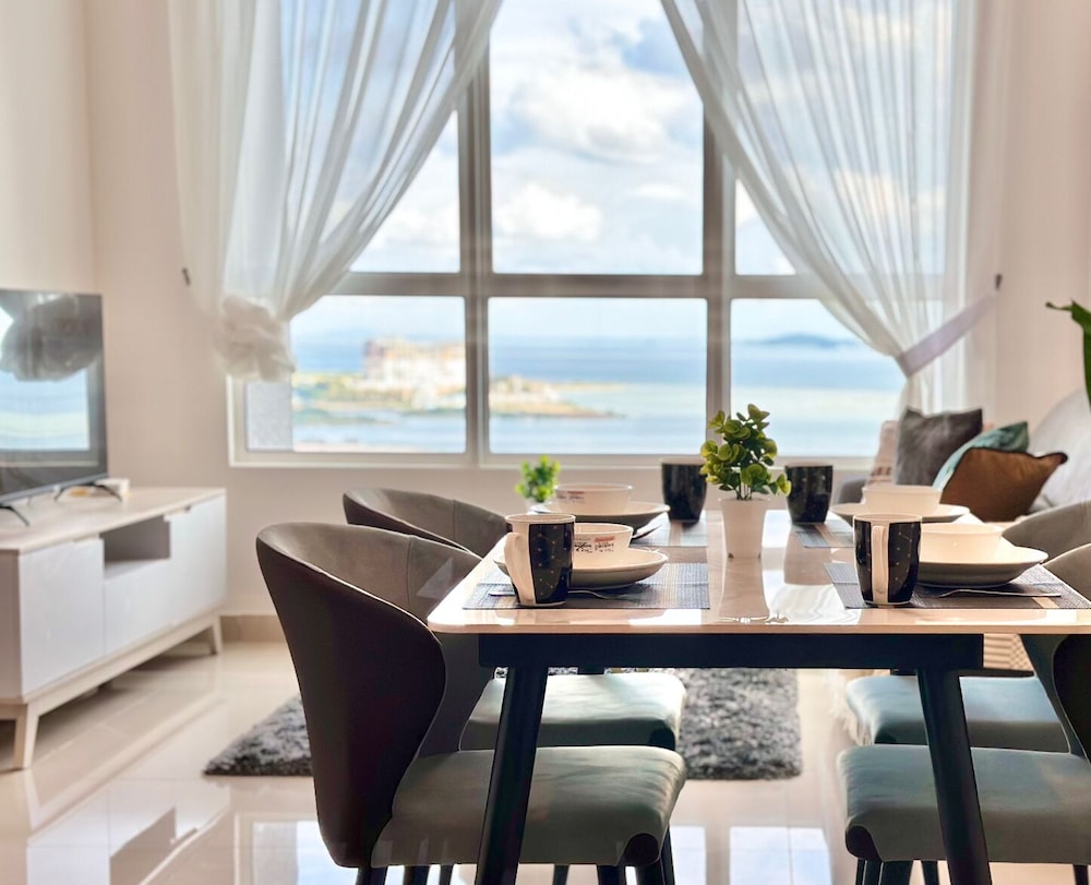 Classic Apartment, 2 Bedrooms, Kitchen, Sea View photo 2
