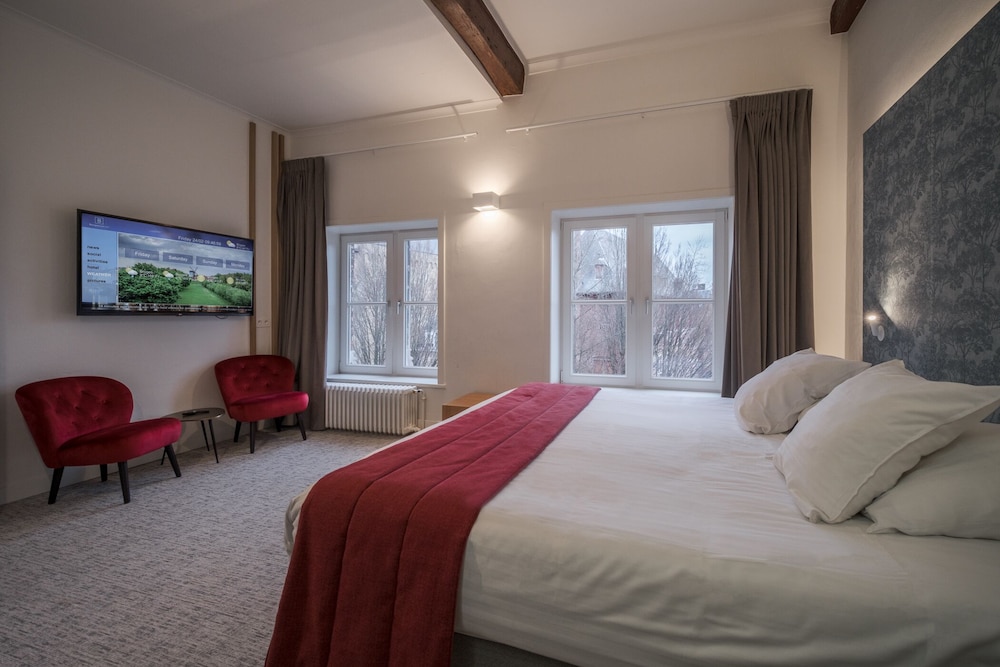 Basic Double or Twin Room, Canal View - Photo 14