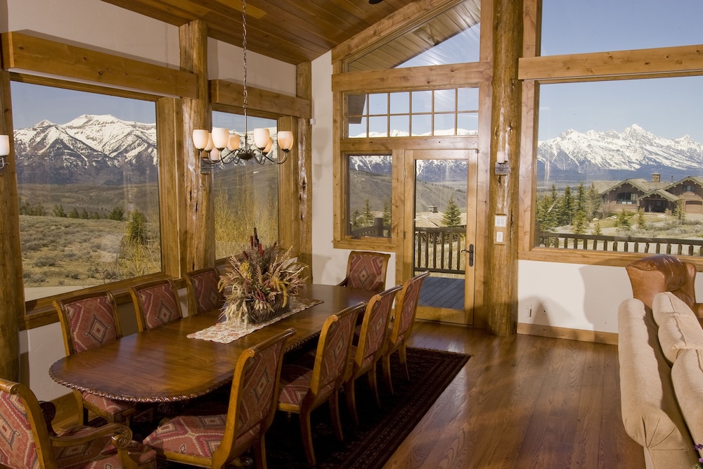 Luxury House, 4 Bedrooms, Mountain View photo 3