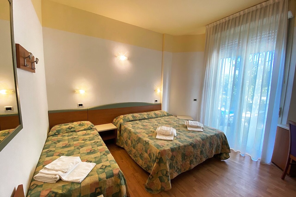 Comfort Room, Balcony photo 1