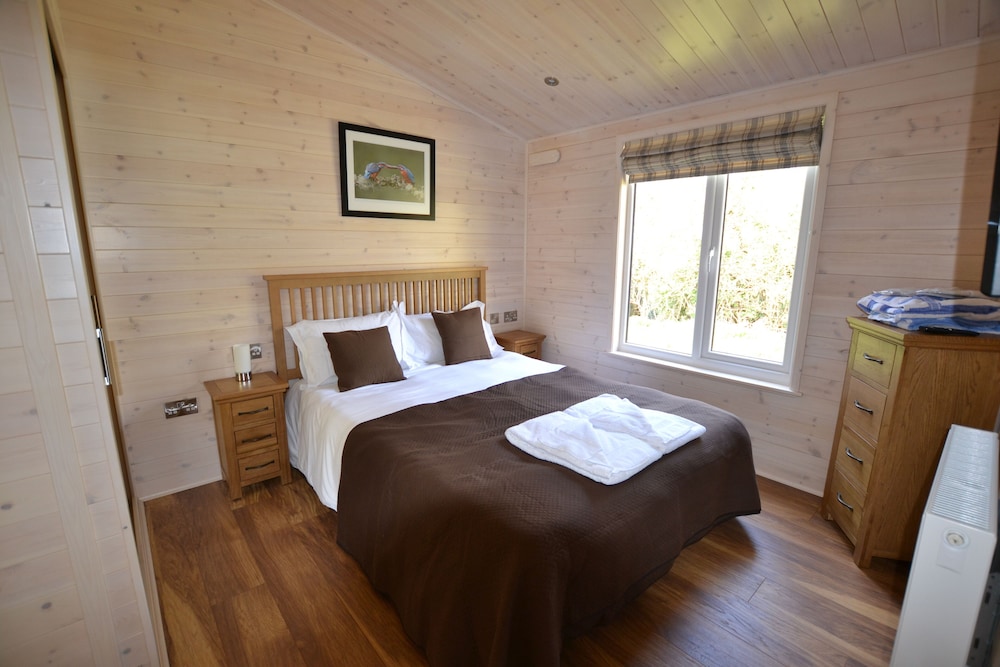 Luxury Apartment, Ensuite, Lake View (Kingfisher Lodge) photo 3