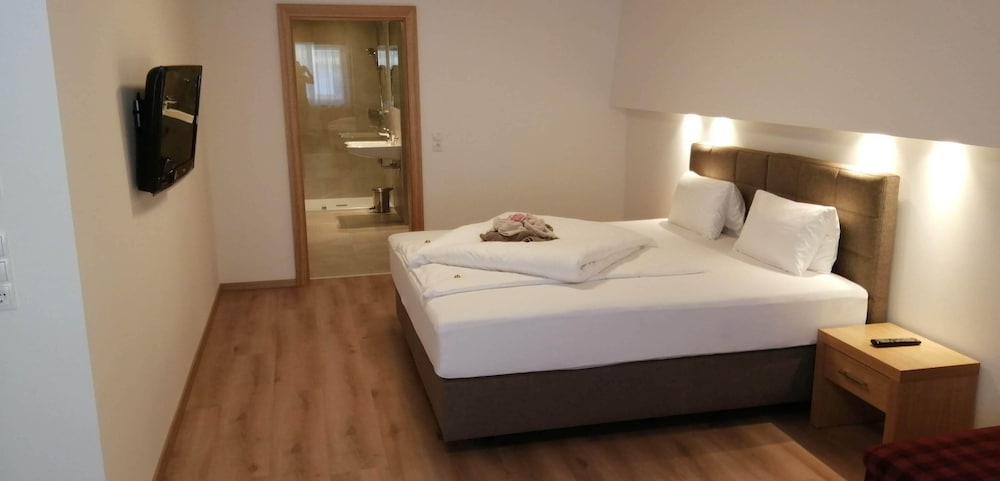 Junior Suite, 2 Bedrooms, Mountain View photo 1