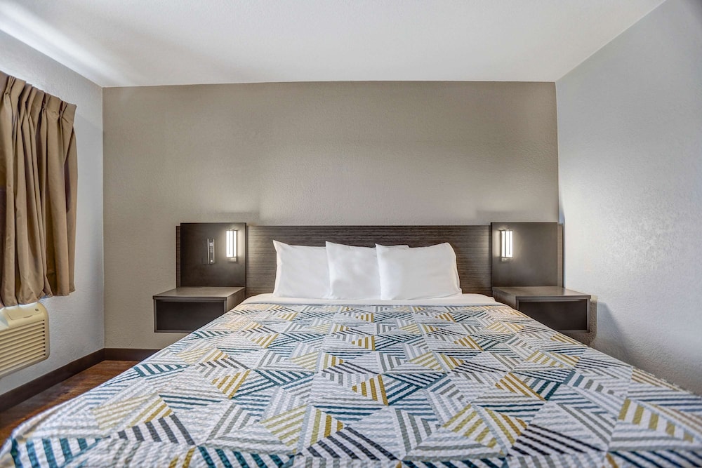Deluxe Room, 1 King Bed, Accessible, Non Smoking photo 1