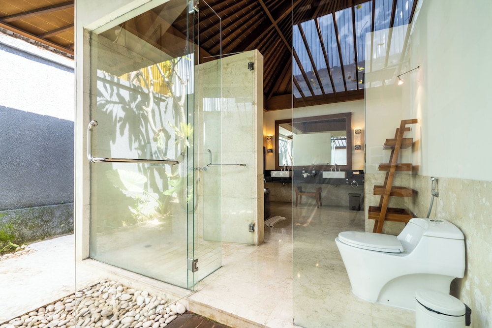 Three-Bedroom Villa with Private Pool - Photo 26