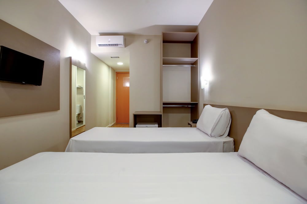 Standard Room, 2 Twin Beds - Photo 1
