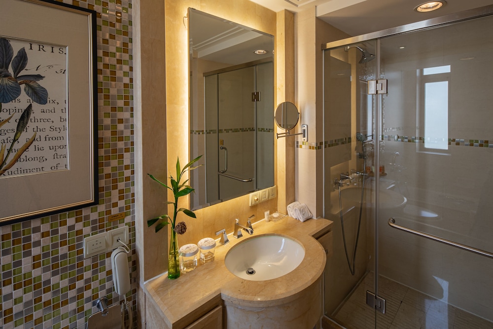 Luxury Room, 1 King Bed, River View photo 3