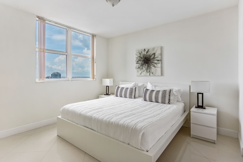 Large Suite photo 2