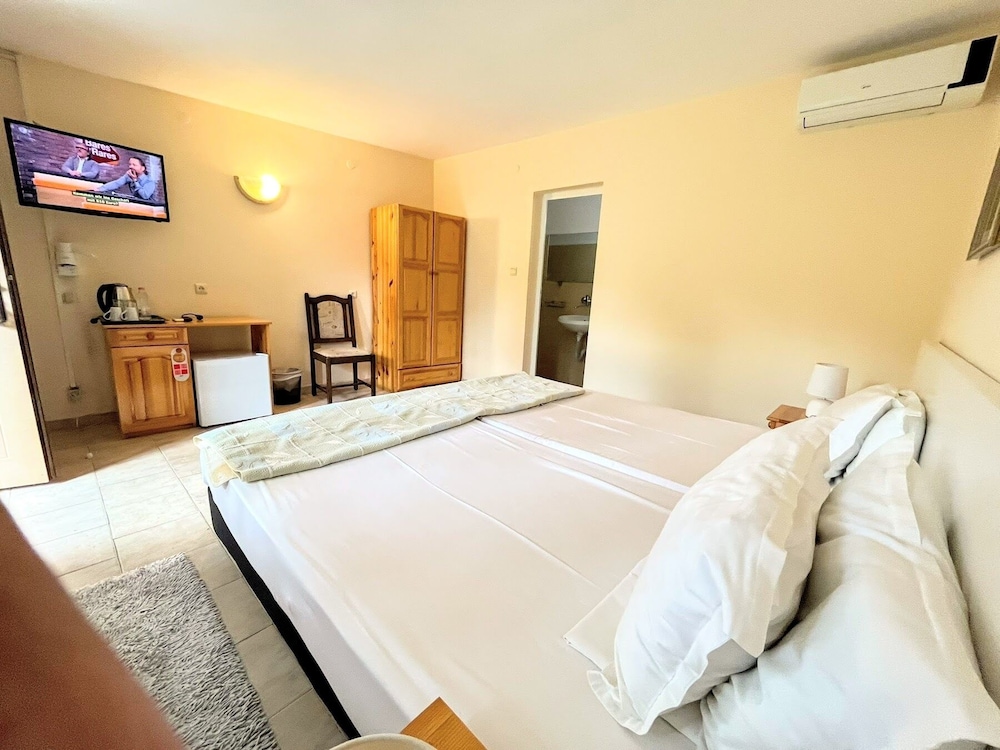 Economy Double Room, Patio - Photo 3