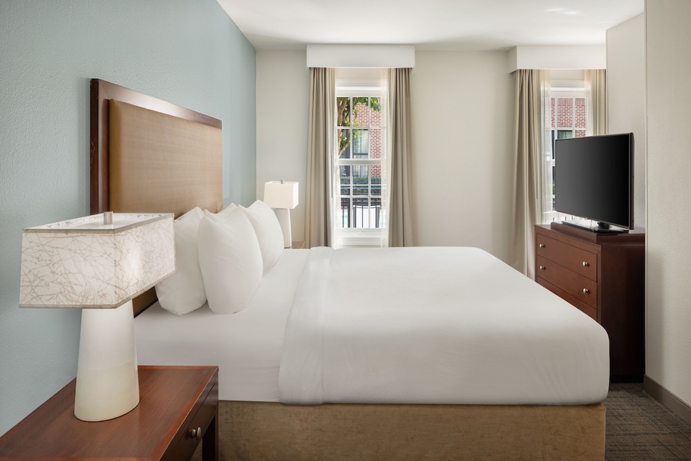 Suite, 1 Bedroom - Photo 2