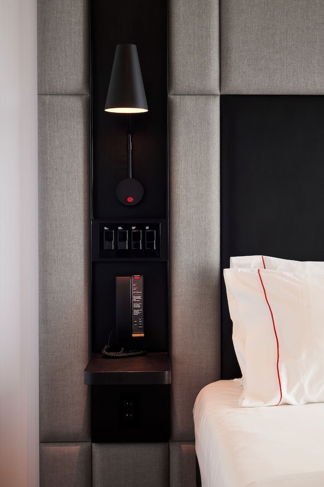 Premium Room, 1 King Bed (View) - Photo 11