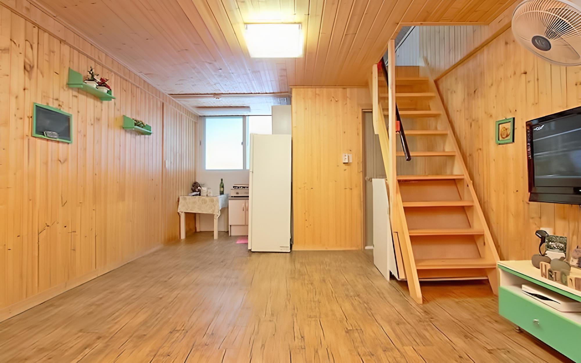 Room (Green Firefly) photo 2