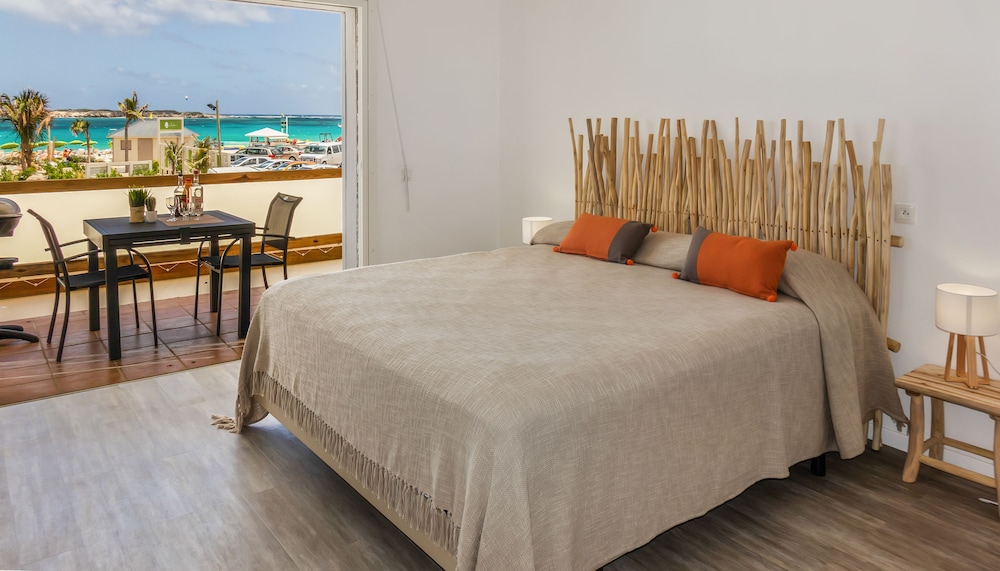 Comfort Studio, 1 King Bed, Sea View