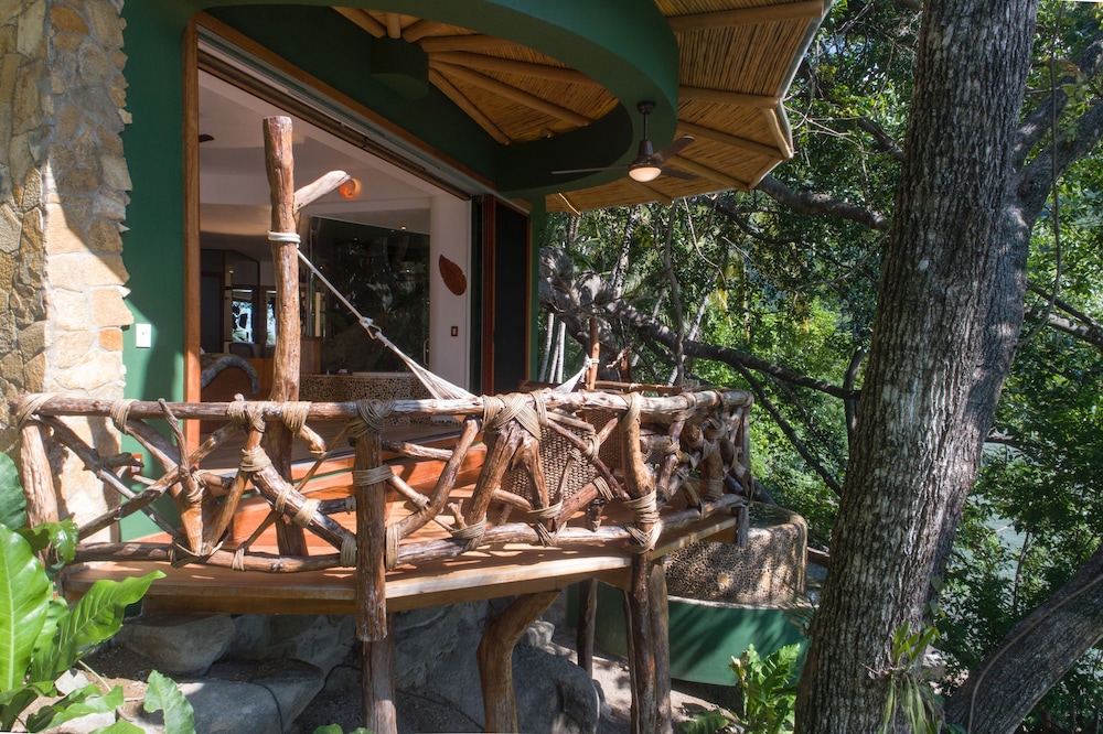 Jungle Love Nest-ocean View