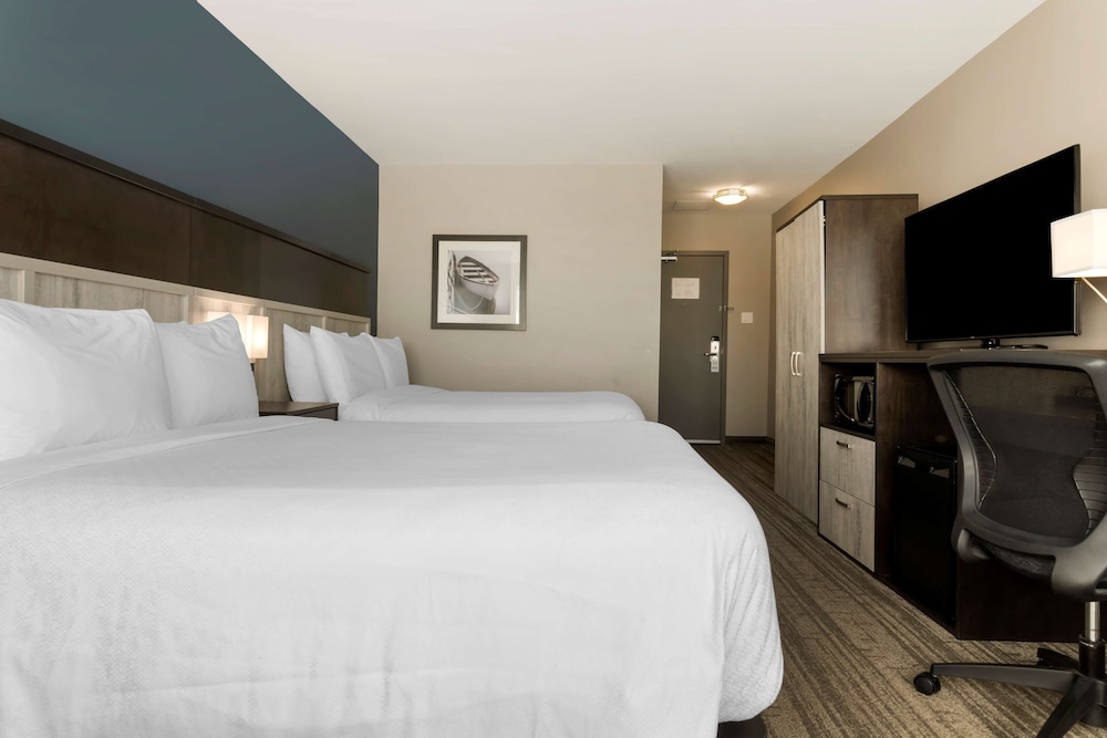 Standard Room, 2 Queen Beds, Non Smoking, Lake View (Pet Friendly) - Photo 1
